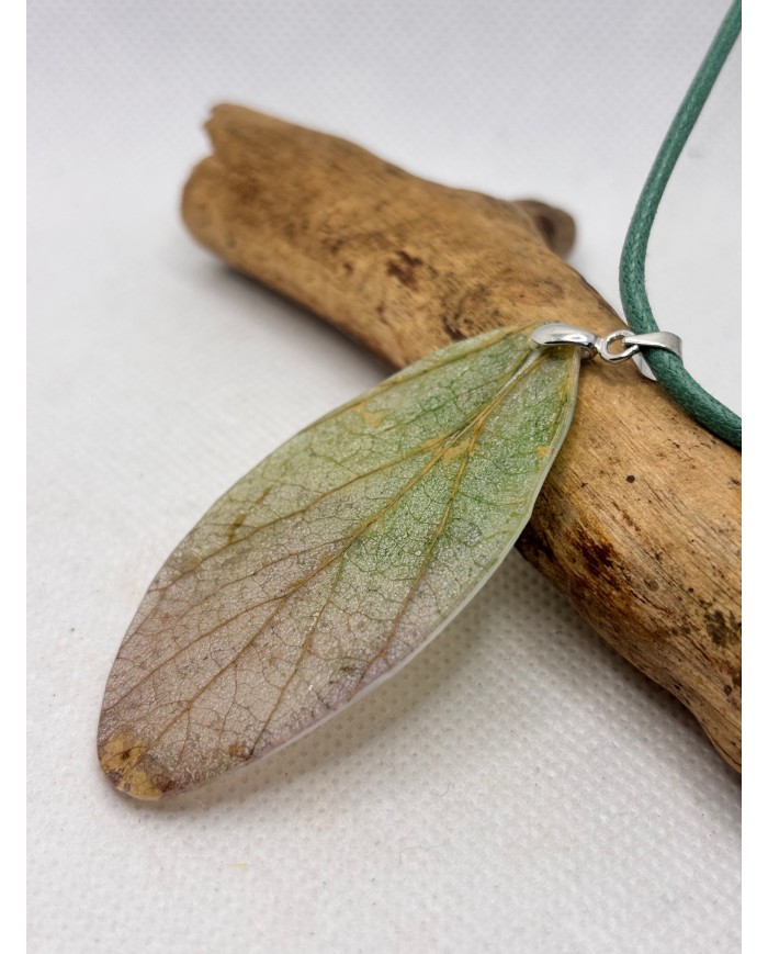 COLLAR ARTESANO DE HOJA  NATURAL ESQUELETIZADA