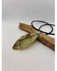 COLLAR ARTESANO DE HOJA NATURAL ESQUELETIZADA