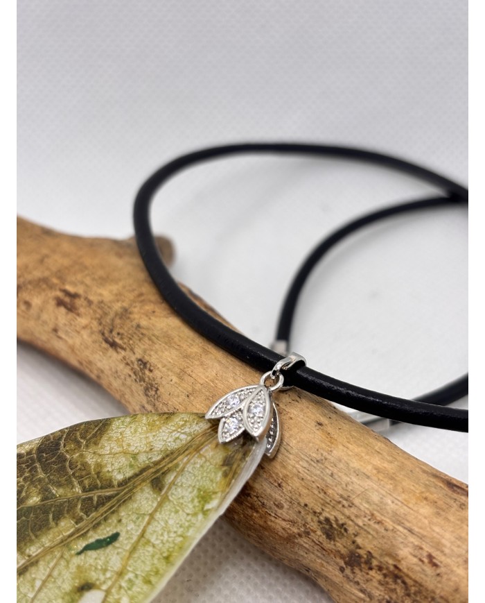COLLAR ARTESANO DE HOJA NATURAL ESQUELETIZADA