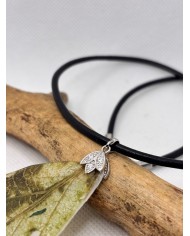 COLLAR ARTESANO DE HOJA NATURAL ESQUELETIZADA