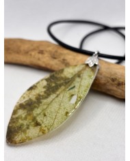 COLLAR ARTESANO DE HOJA NATURAL ESQUELETIZADA
