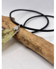 COLLAR ARTESANO DE HOJA NATURAL ESQUELETIZADA
