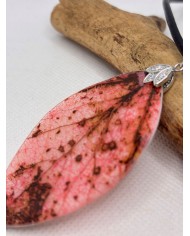 COLLAR ARTESANO DE HOJA NATURAL ESQUELETIZADA