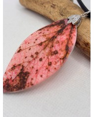 COLLAR ARTESANO DE HOJA NATURAL ESQUELETIZADA