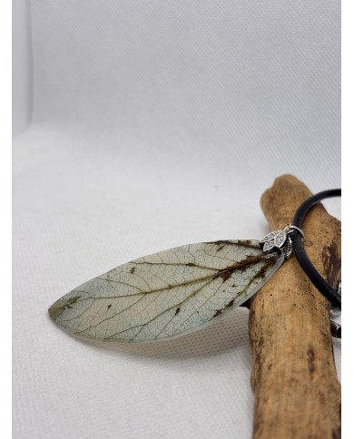 COLLAR ARTESANO DE HOJA NATURAL ESQUELETIZADA