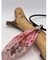 COLLAR ARTESANO DE HOJA NATURAL ESQUELETIZADA