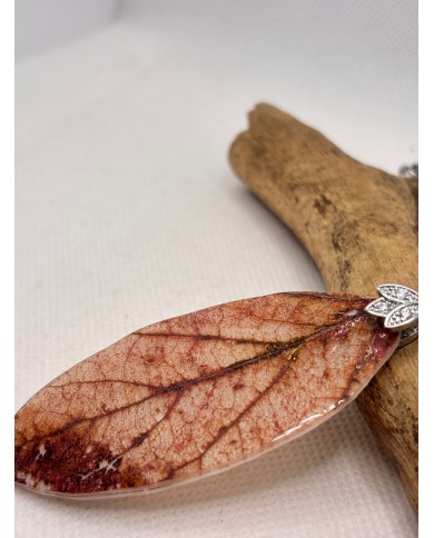 COLLAR ARTESANO DE HOJA NATURAL ESQUELETIZADA