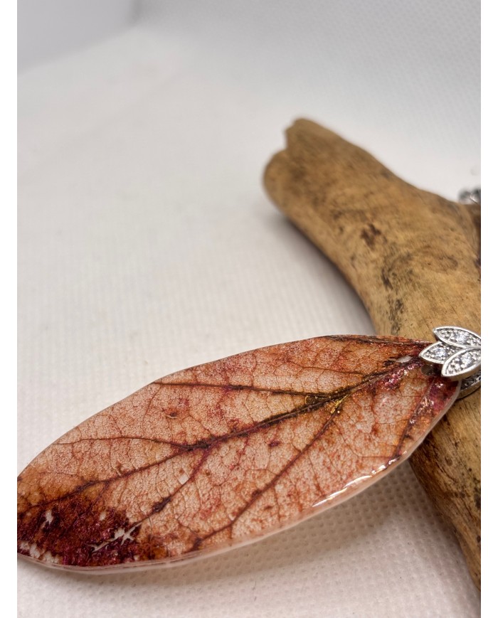 COLLAR ARTESANO DE HOJA NATURAL ESQUELETIZADA