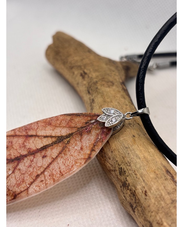 COLLAR ARTESANO DE HOJA NATURAL ESQUELETIZADA