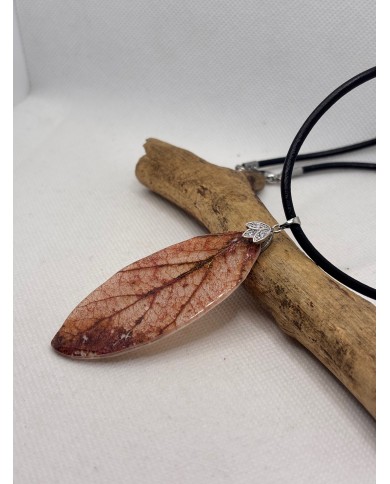 COLLAR ARTESANO DE HOJA NATURAL ESQUELETIZADA