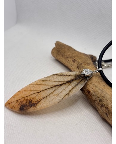 COLLAR ARTESANO DE HOJA NATURAL ESQUELETIZADA