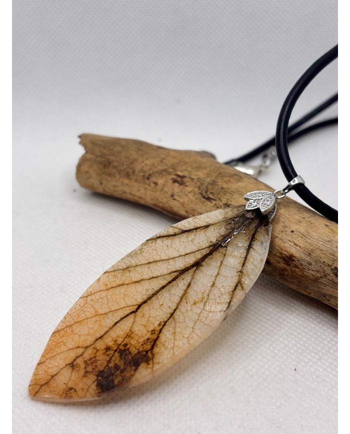 COLLAR ARTESANO DE HOJA NATURAL ESQUELETIZADA
