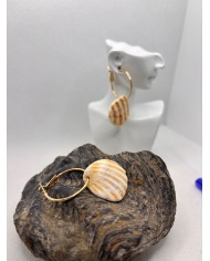 PENDIENTES ARTESANOS DE CONCHAS DEL MAR DESGASTADAS