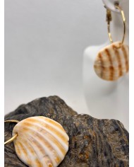 PENDIENTES ARTESANOS DE CONCHAS DEL MAR DESGASTADAS