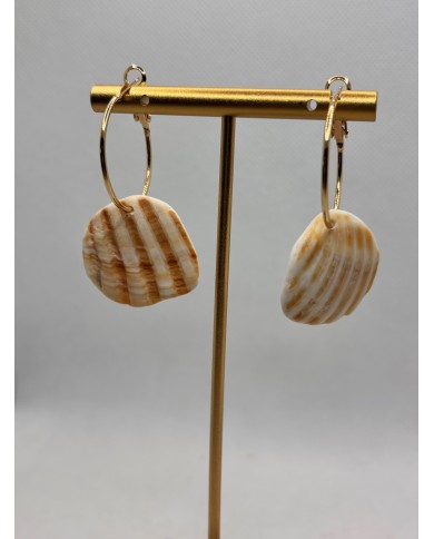 PENDIENTES ARTESANOS DE CONCHAS DEL MAR DESGASTADAS