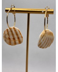 PENDIENTES ARTESANOS DE CONCHAS DEL MAR DESGASTADAS
