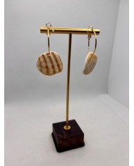 PENDIENTES ARTESANOS DE CONCHAS DEL MAR DESGASTADAS