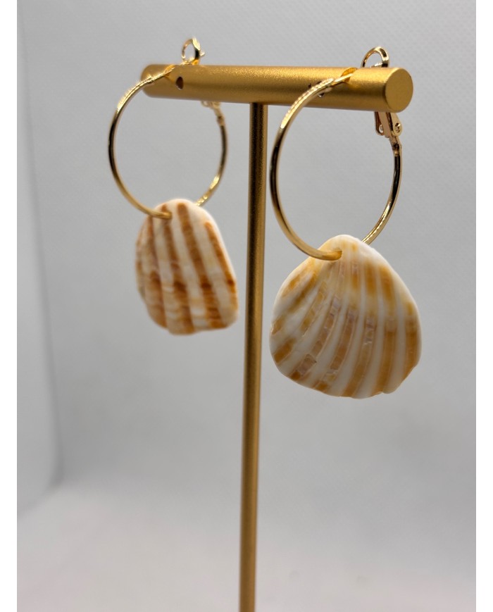 PENDIENTES ARTESANOS DE CONCHAS DEL MAR DESGASTADAS