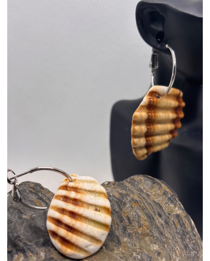 PENDIENTES ARTESANOS DE TROCITOS DE CONCHA DEL MEDITERRANEO