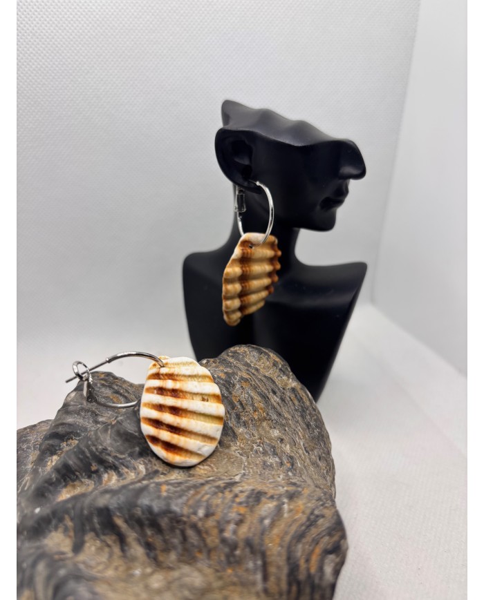 PENDIENTES ARTESANOS DE TROCITOS DE CONCHA DEL MEDITERRANEO