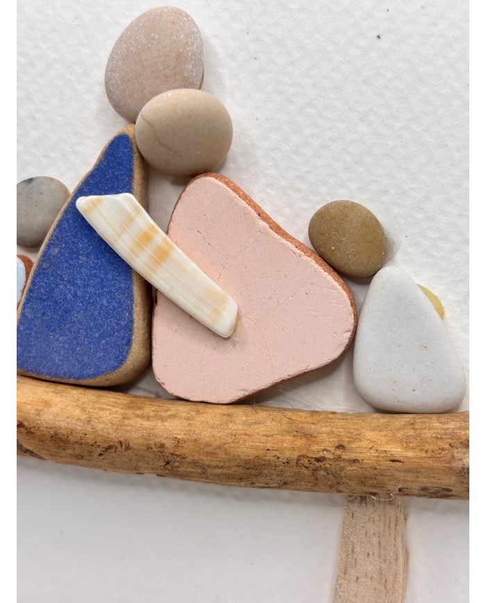 ILUSTRACIÓN HECHA CON TROCITOS DE MAR