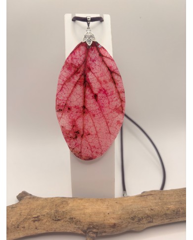 COLLAR DE HOJA NATURAL ESQUELETIZADA