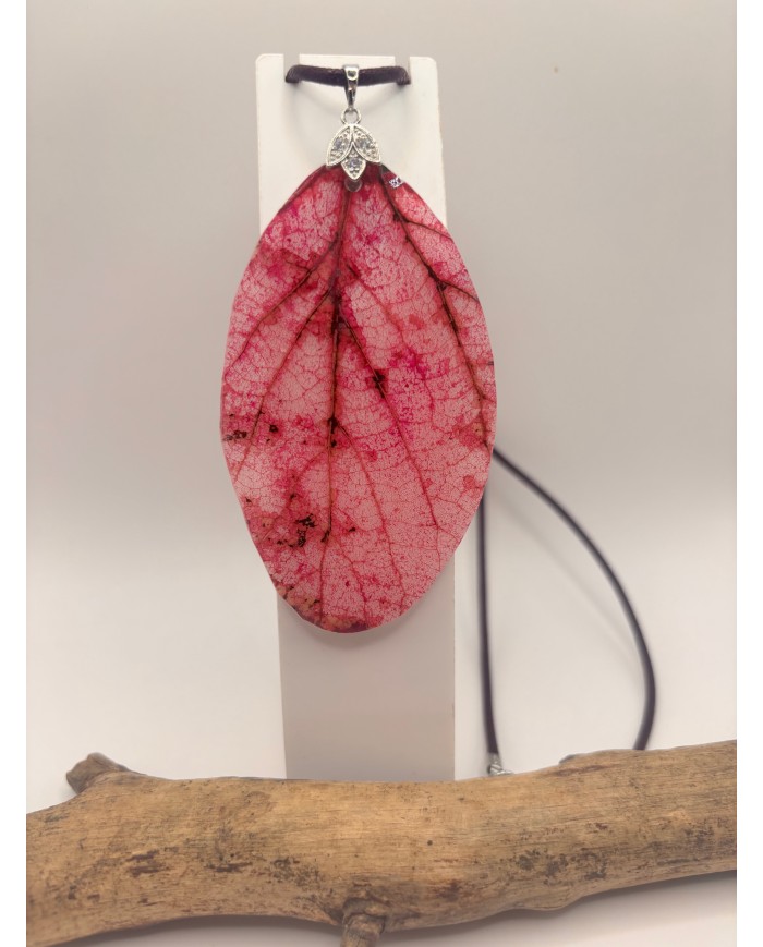 COLLAR DE HOJA NATURAL ESQUELETIZADA