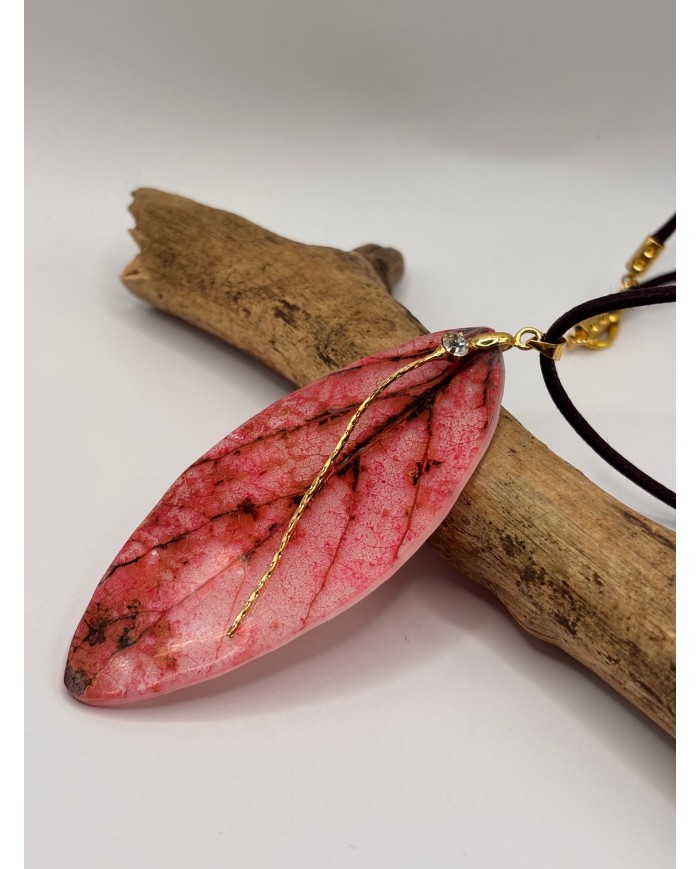 COLLAR ARTESANO DE HOJA NATURAL ESQUELETIZADA