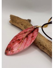 COLLAR ARTESANO DE HOJA NATURAL ESQUELETIZADA