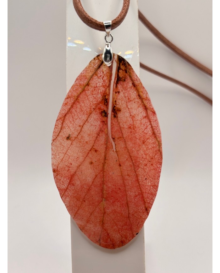 COLLAR ARTESANO DE HOJA NATURAL ESQUELETIZADA