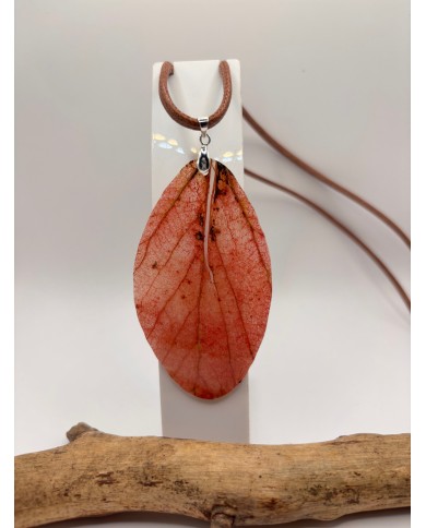 COLLAR ARTESANO DE HOJA NATURAL ESQUELETIZADA