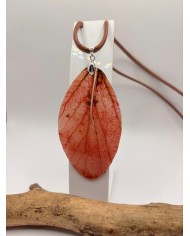 COLLAR ARTESANO DE HOJA NATURAL ESQUELETIZADA