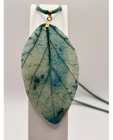 COLLAR ARTESANO DE HOJA NATURAL ESQUELETIZADA