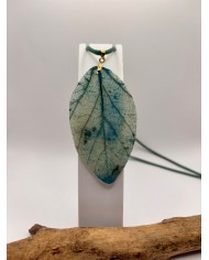 COLLAR ARTESANO DE HOJA NATURAL ESQUELETIZADA