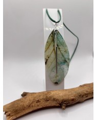 COLLAR ARTESANO DE HOJA NATURAL ESQUELETIZADA