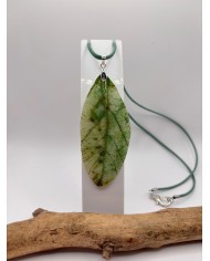 COLLAR ARTESANO DE HOJA NATURAL ESQUELETIZADA