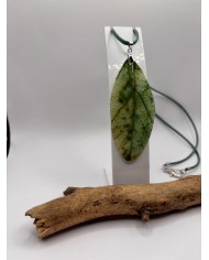COLLAR ARTESANO DE HOJA NATURAL ESQUELETIZADA