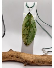 COLLAR ARTESANO DE HOJA NATURAL ESQUELETIZADA