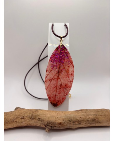 COLLAR ARTESANO DE HOJA NATURAL ESQUELETIZADA