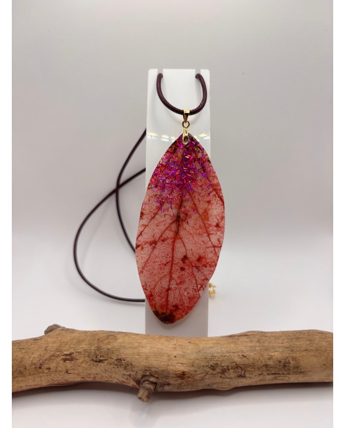 COLLAR ARTESANO DE HOJA NATURAL ESQUELETIZADA