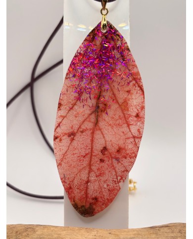 COLLAR ARTESANO DE HOJA NATURAL ESQUELETIZADA