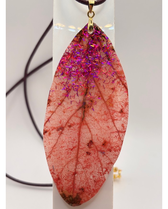 COLLAR ARTESANO DE HOJA NATURAL ESQUELETIZADA