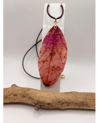 COLLAR ARTESANO DE HOJA NATURAL ESQUELETIZADA