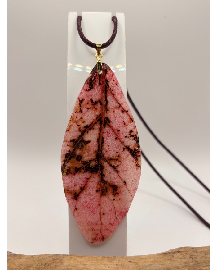 COLLAR ARTESANO DE HOJA NATURAL ESQUELETIZADA