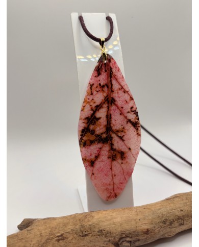 COLLAR ARTESANO DE HOJA NATURAL ESQUELETIZADA