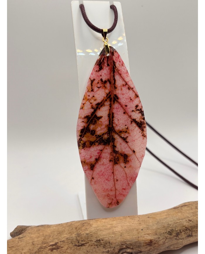 COLLAR ARTESANO DE HOJA NATURAL ESQUELETIZADA