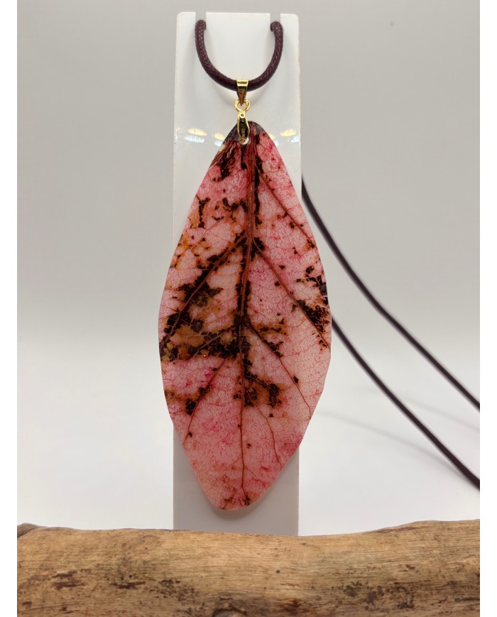 COLLAR ARTESANO DE HOJA NATURAL ESQUELETIZADA