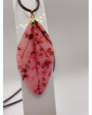 COLLAR ARTESANO DE HOJA NATURAL ESQUELETIZADA