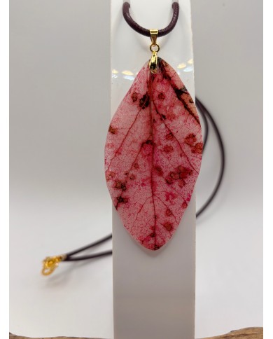 COLLAR ARTESANO DE HOJA NATURAL ESQUELETIZADA