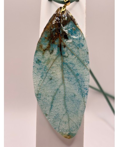 COLLAR ARTESANO DE HOJA NATURAL ESQUELETIZADA